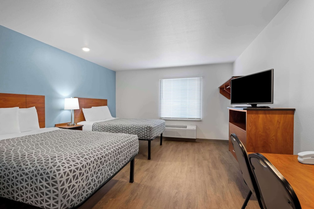 WoodSpring Suites Hobbs - photo 9