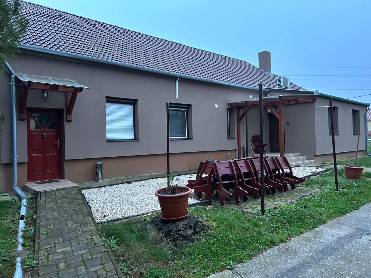 Noel Apartman — 4-Star Luxury Hotel in Sasd, Hungary