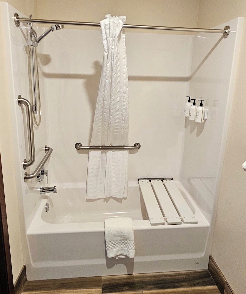 Cobblestone Inn & Suites Manchester - photo 37
