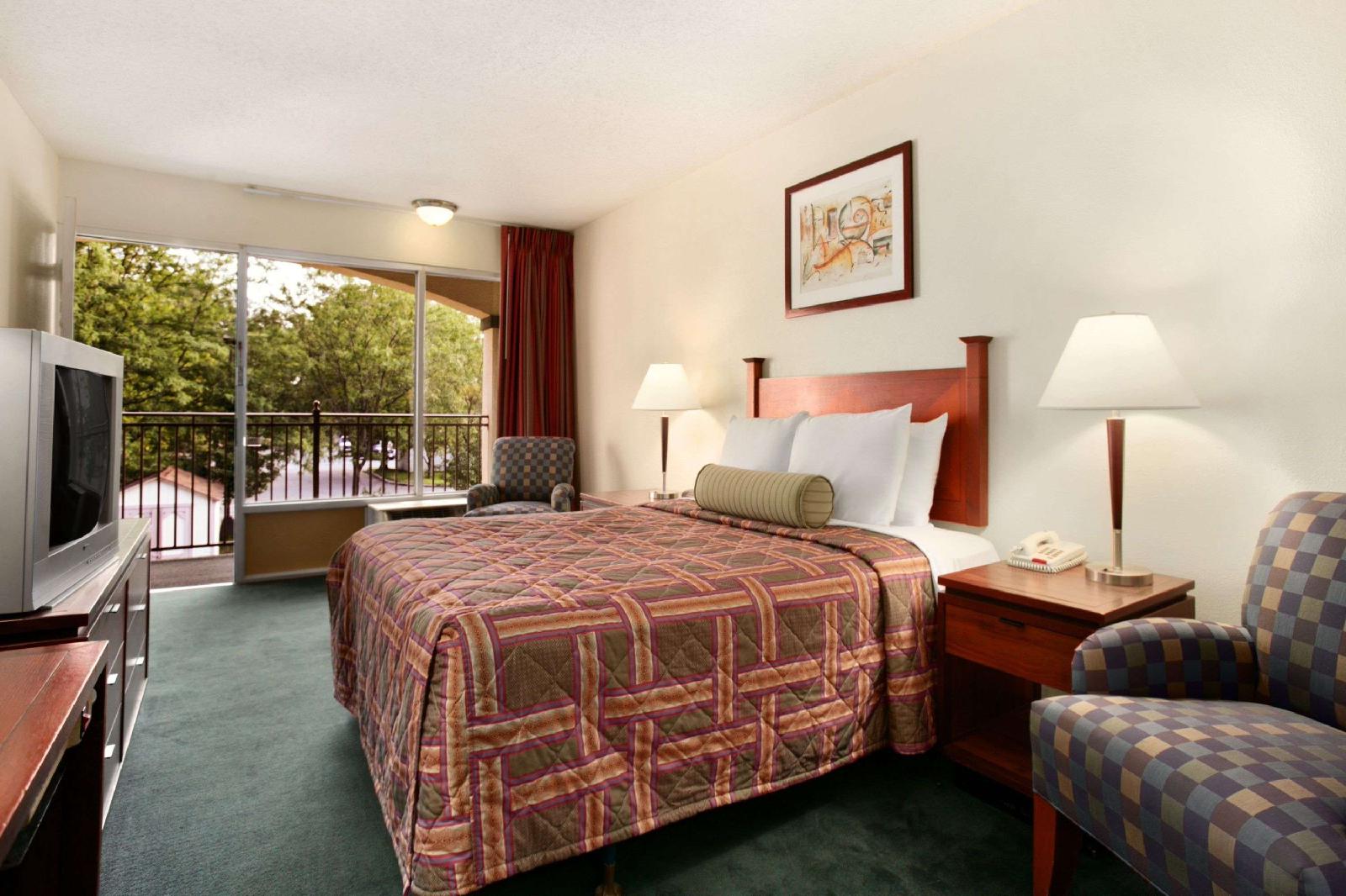 Travelodge By Wyndham Waukegan Gurnee - photo 9
