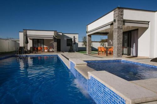 Luxury Villa Blue Sky — 4-Star Luxury Hotel in Siroki Brijeg, Bosnia and Herzegovina