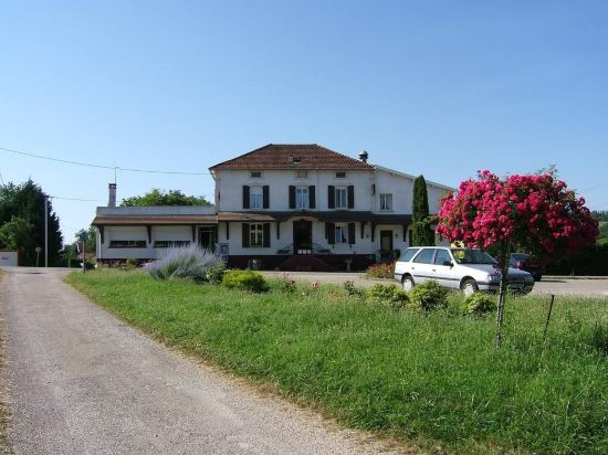 Le Moulin Rouge - carbon neutral hotel in Chevillon