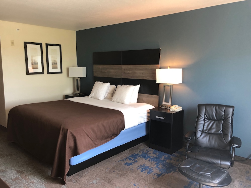 AmericInn by Wyndham Maquoketa - photo 3