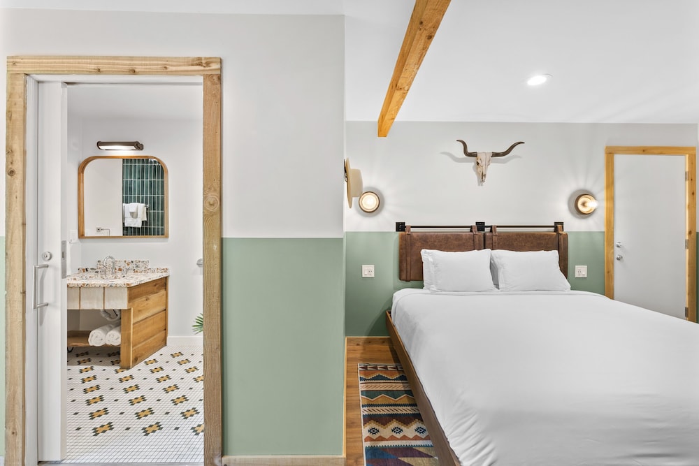 The Bygone Hotel - photo 29