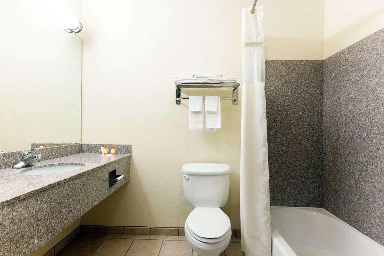 Days Inn by Wyndham San Antonio at Palo Alto - photo 21