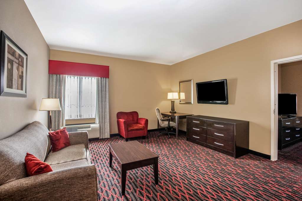 La Quinta Inn & Suites by Wyndham Conway - photo 26