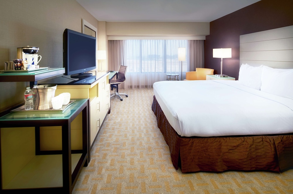 Hilton Los Angeles Airport - photo 17