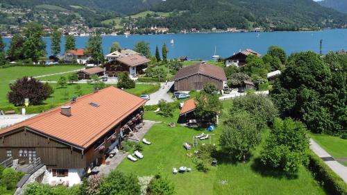Ferienwohnungen Budererhof — 4-Star Luxury Hotel in Bad Wiessee, Germany