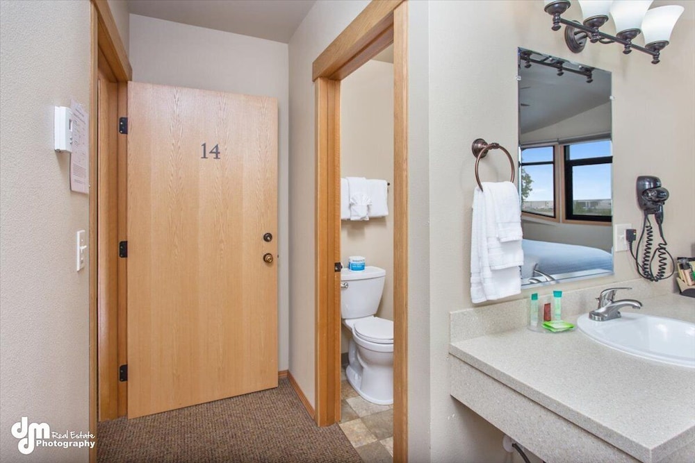 Kenai Airport Hotel - photo 33