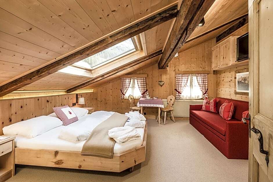 Hotel Oberraindlhof - carbon neutral hotel in Senales