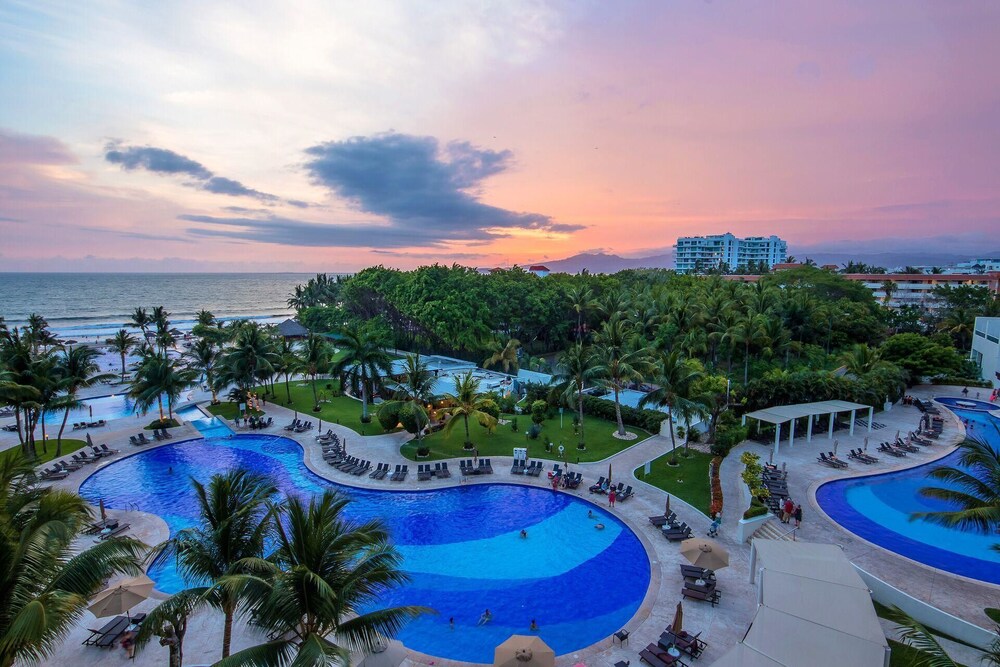 Breathtaking Villa Magna Beachfront Condo 3 Bedrooms Sleeps 6 — 4-Star Luxury Hotel in Nuevo Vallarta, Mexico