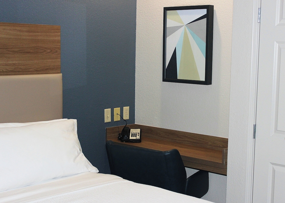 Candlewood Suites Fayetteville University of Arkansas by IHG - photo 9