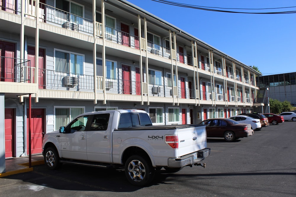 Cougar Land Motel - photo 46