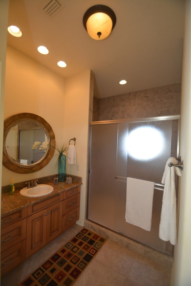 Ocean View Paradise Steps away from the Beach Will Accommodate Up To 10 People including 1 3 Fa - photo 46