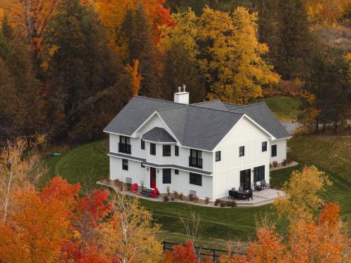 Giuliana Rose Farmhouse On Traverse City vineyard — 4-Star Luxury Hotel in Williamsburg, United States