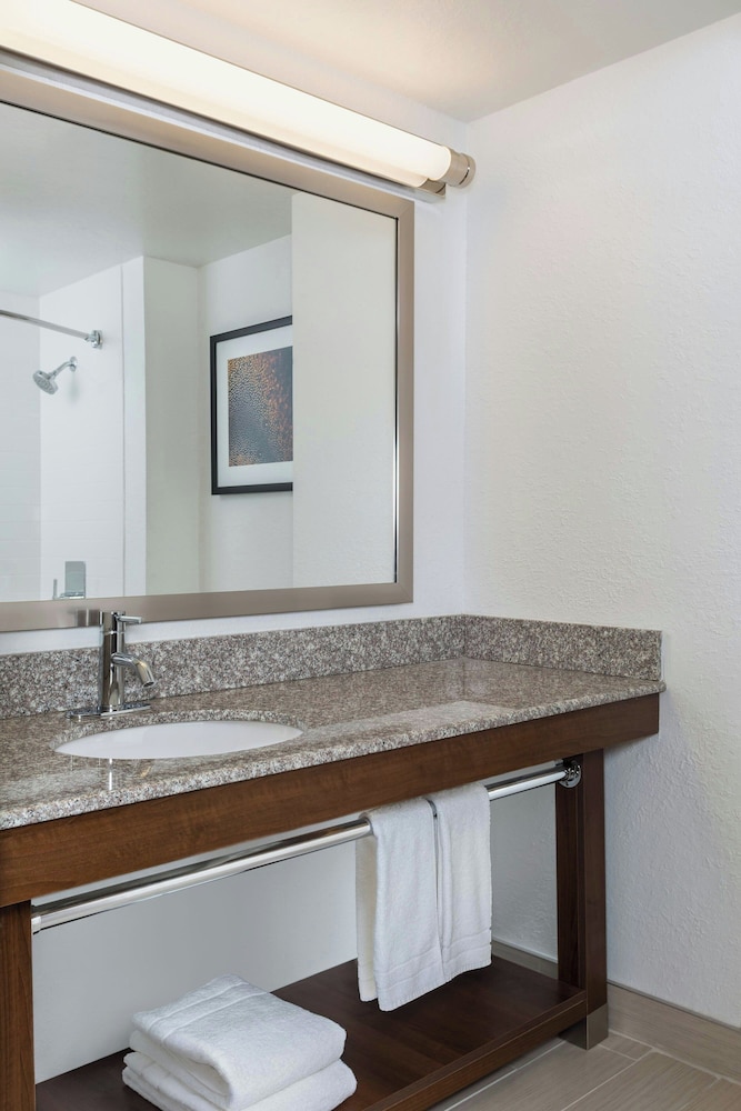Royle Hotel Milwaukee Airport - photo 6