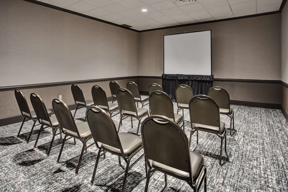 DoubleTree by Hilton Lansing - photo 43