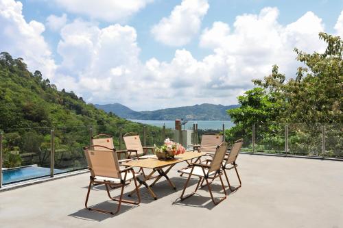 Dolphin Villa — 4-Star Luxury Hotel in Phuket, Thailand