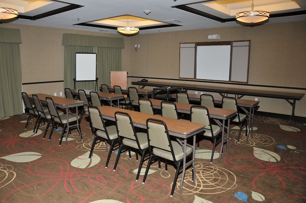 Holiday Inn Express & Suites Clinton by IHG - photo 16