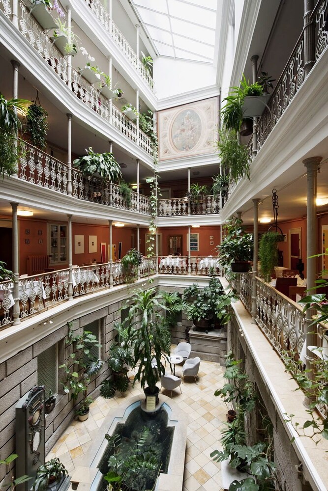 BLUME. Baden Hotel & Restaurant - carbon neutral hotel in Baden