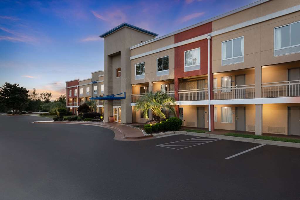 Days Inn by Wyndham Florence Near Civic Center - photo 5