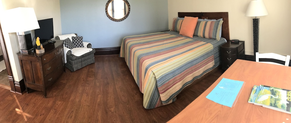 The Harbor Light Inn - photo 13