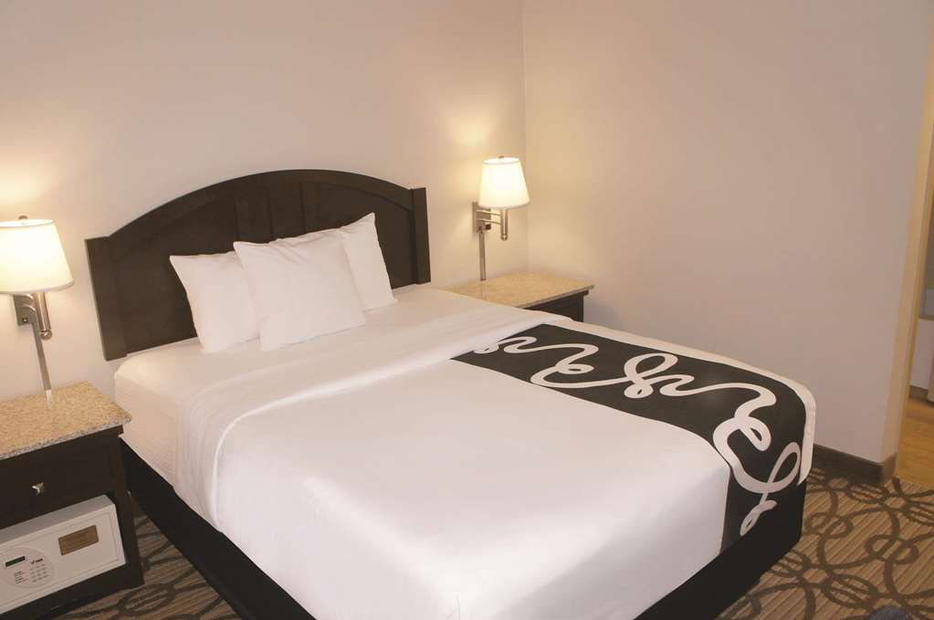 La Quinta Inn & Suites by Wyndham Springfield South - photo 9