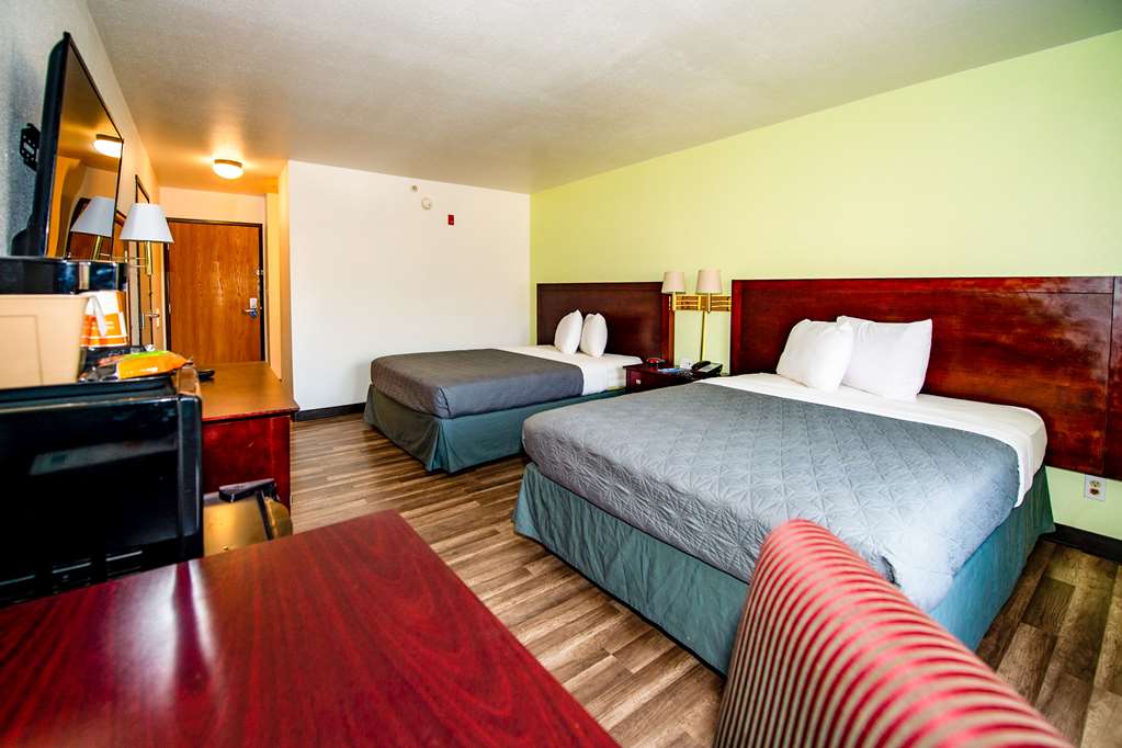 Rodeway Inn Central Colorado Springs - photo 25
