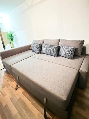 Flirty Flamingo Seaview Apartment