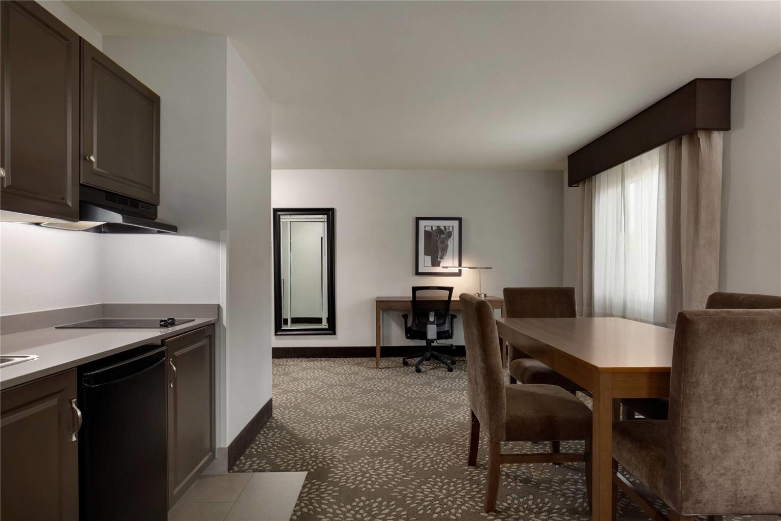 La Quinta Inn & Suites by Wyndham Fairbanks Airport - photo 11