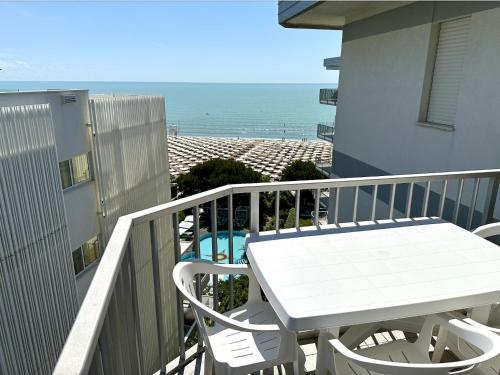 Condominio Marinella Carraro Immobiliare Family Apartments — 4-Star Luxury Hotel in Lido Di Jesolo, Italy