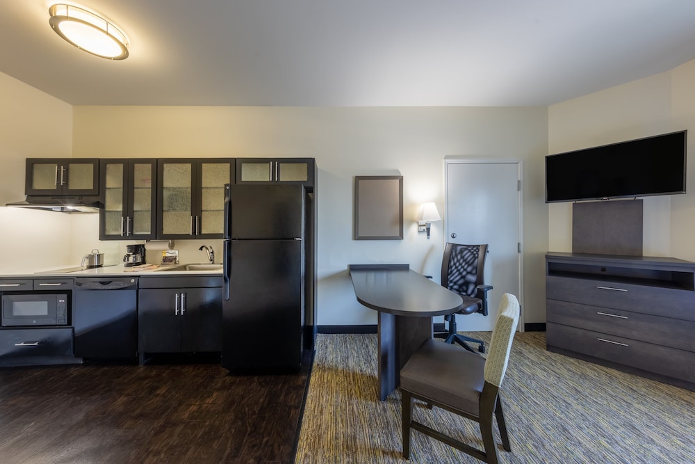 Candlewood Suites Springfield Medical District - photo 10