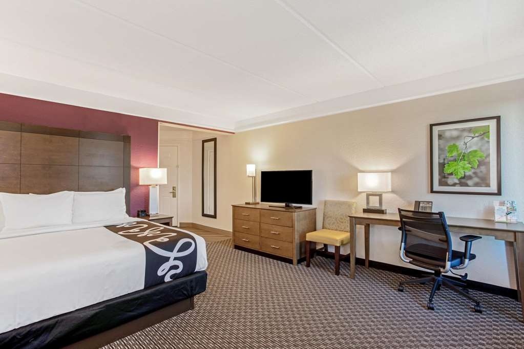 La Quinta Inn & Suites by Wyndham Panama City - photo 24