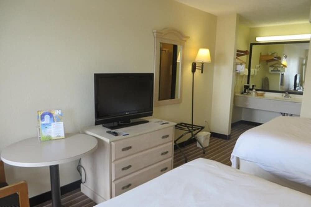 Days Inn by Wyndham Plainfield - photo 15