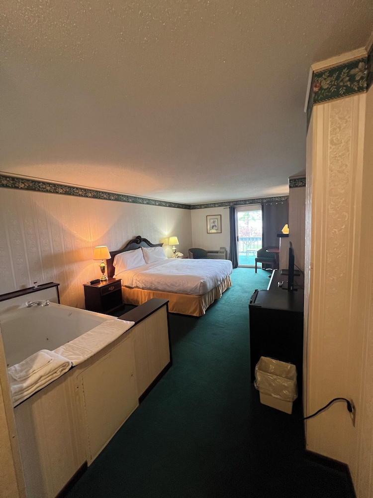 Webb's Year Round Resort - photo 7
