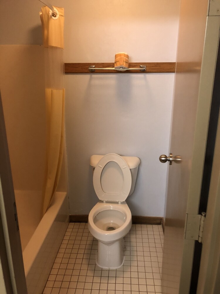 Denison Inn & Suites - photo 35