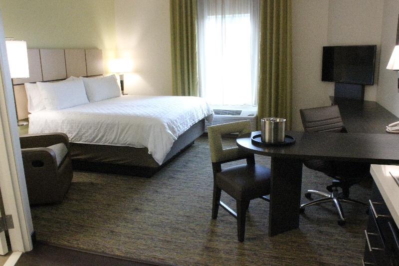 Candlewood Suites Valdosta - photo 12