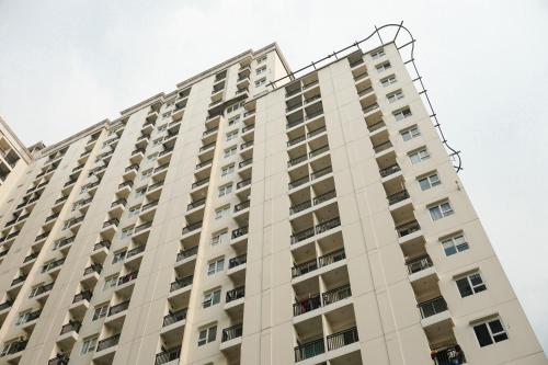 Cozy Living Studio Room At Cinere Resort Apartment — Depok