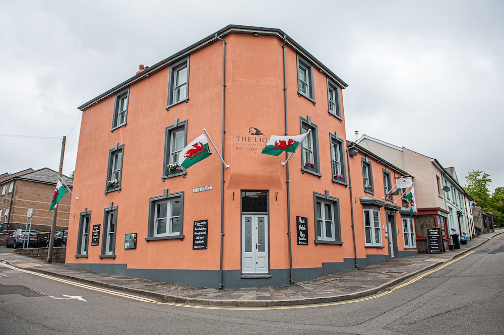 The Lion - carbon neutral hotel in Pontypool