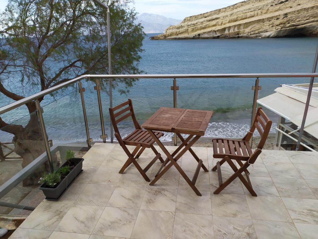 Studio Kostas - carbon neutral hotel in Unknown City