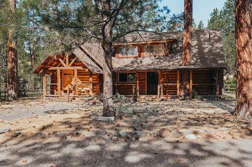 Beautiful Log home outside of Sisters — 4-Star Luxury Hotel in Sisters, United States