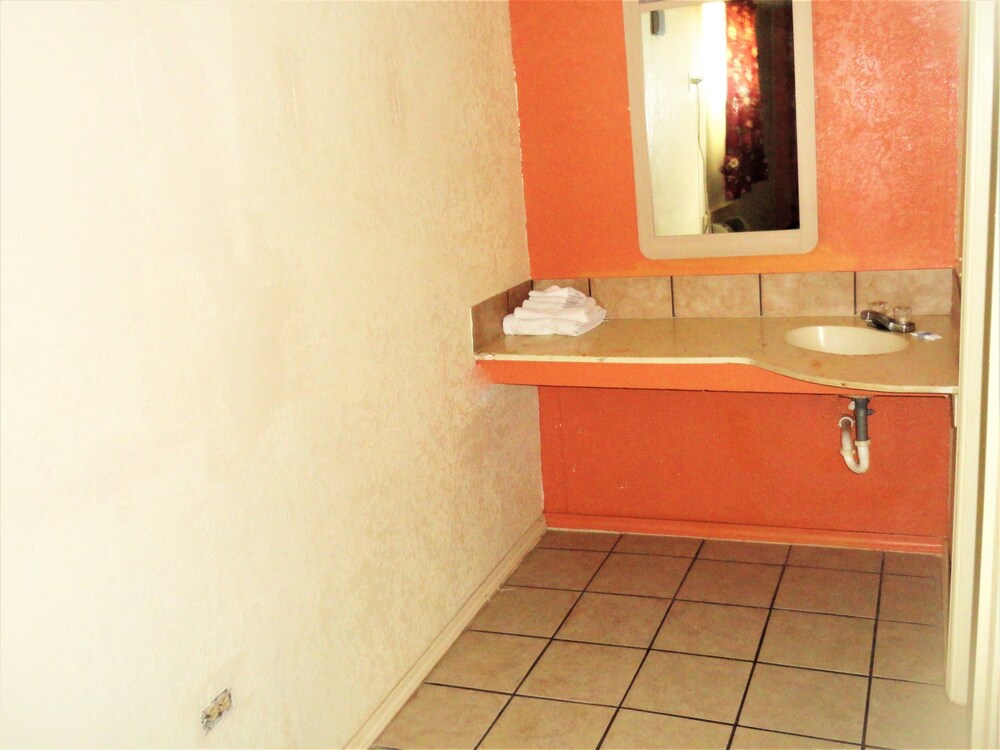 Economy Inn Lawton - photo 8