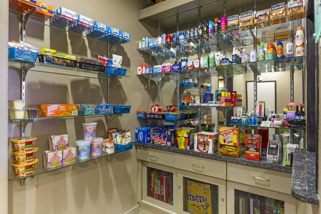 Best Western Plus Emerald Inn & Suites - photo 31