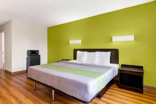 Shadeland Inn - photo 9