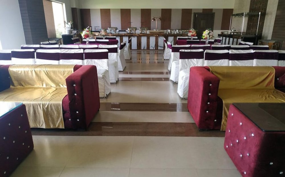 Royal Palm Resort - carbon neutral hotel in Hisar