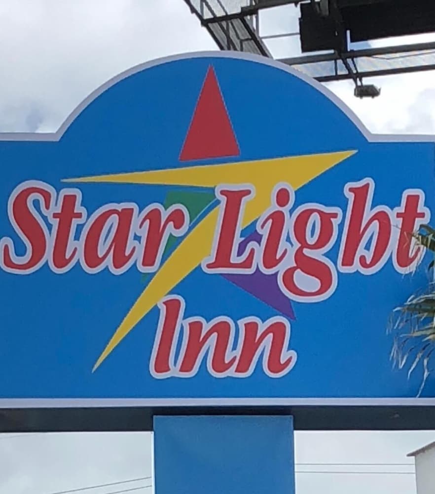 Star Light Inn - carbon neutral hotel in Channelview