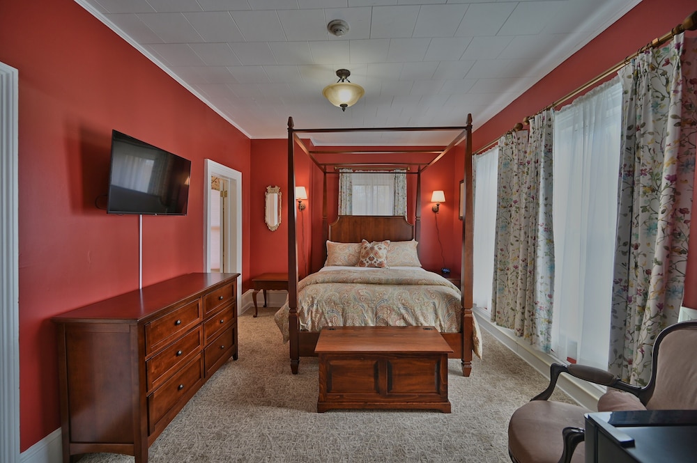 Tom Quick Inn - photo 2