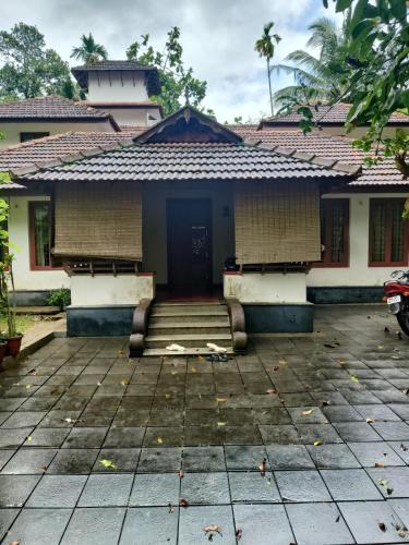 Utthara Tharavadu — hotel in Irinjalakuda