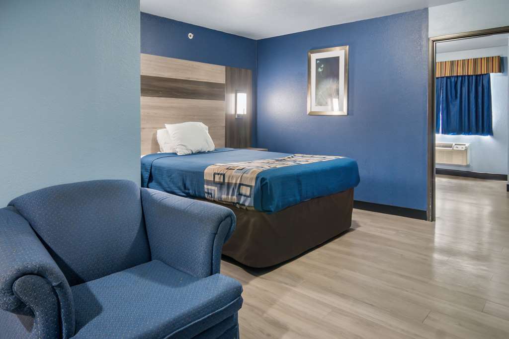 Rodeway Inn Carrollton I 35E - photo 23