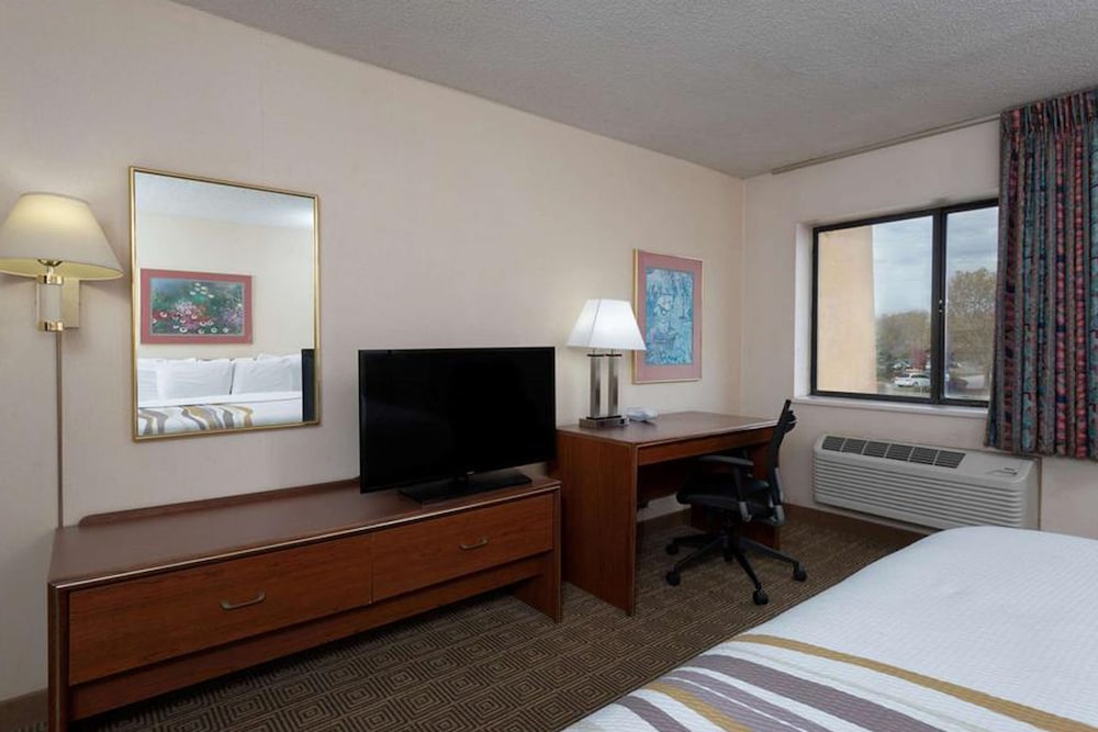 Norwood Inn & Suites by BlissPoint Post Rd Indianapolis - photo 14